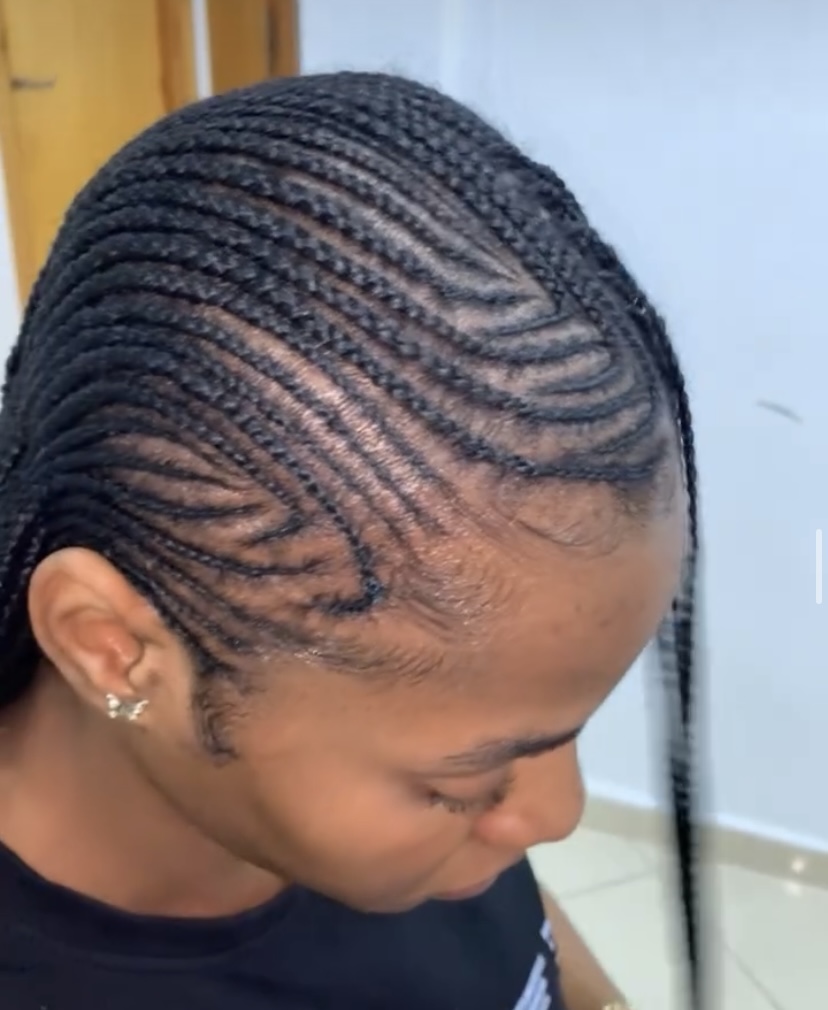 Tresses africaines – Élégance et style Nattes – Beauté au naturel Knotless Braids – Tresses tendance Tissages – Volume et glamour. - image 1